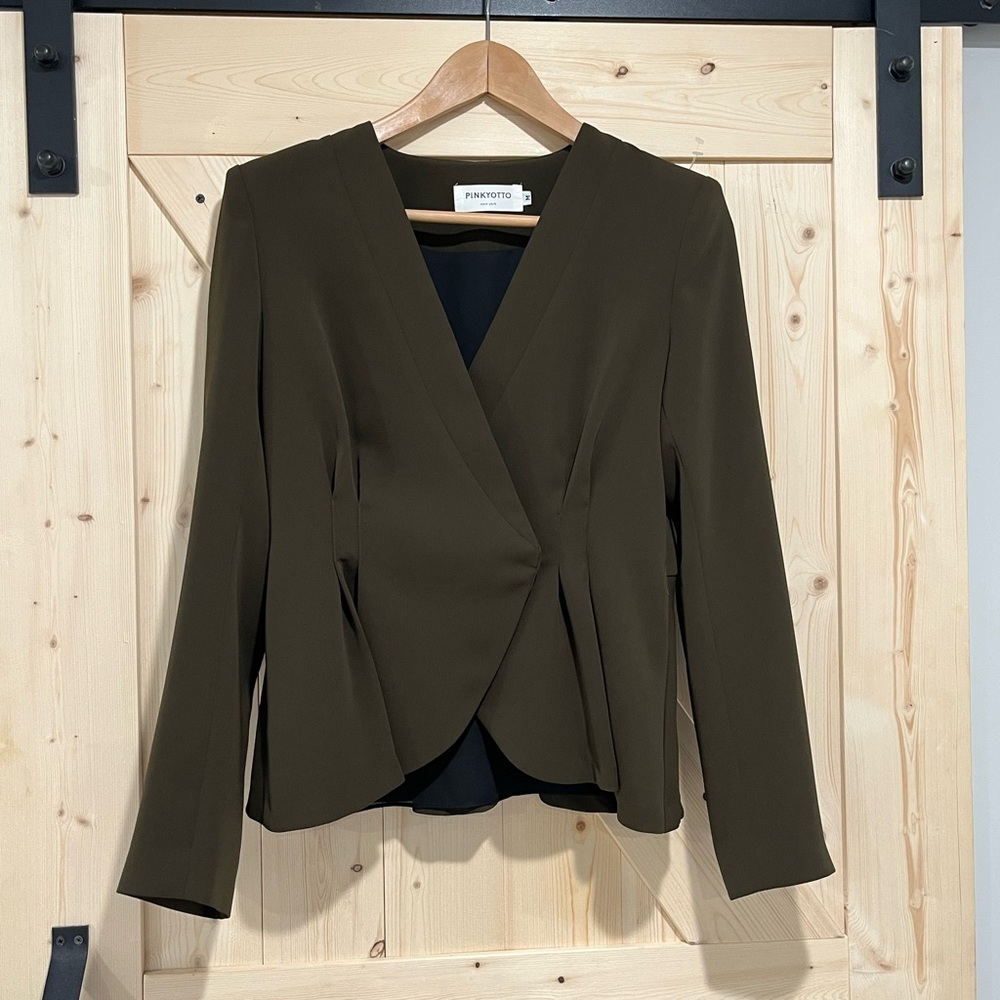 NWOT Pinkyotto Structured Blazer in Brown, Size Medium.